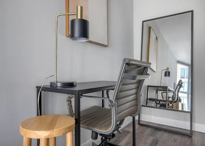 Gold Coast 1br W Gym Lounge 1 Block To L Chi-800 *